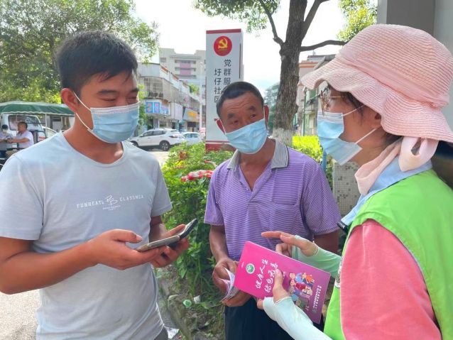 “全民抗疫·守護廣東”——支援抗疫，三鄉(xiāng)禁毒社工在行動照片2.jpg