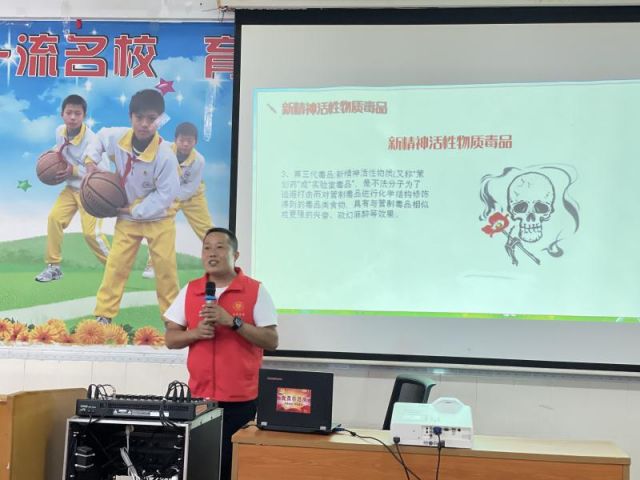 禁毒宣傳進(jìn)校園，讓青春綠色無(wú)毒 (3).jpg