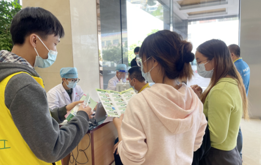 阜沙鎮(zhèn)禁毒信息〔2022〕第246期--【禁毒攻堅】“無償獻(xiàn)血 禁毒同行”-阜沙禁毒宣傳進(jìn)廠企 （2