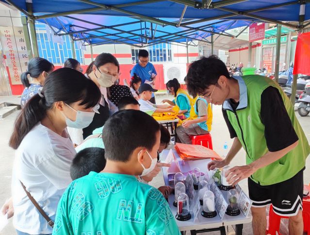 三鄉(xiāng)鎮(zhèn)開展“親子游園樂融融，大手小手齊禁毒“宣傳活動圖片2.jpg