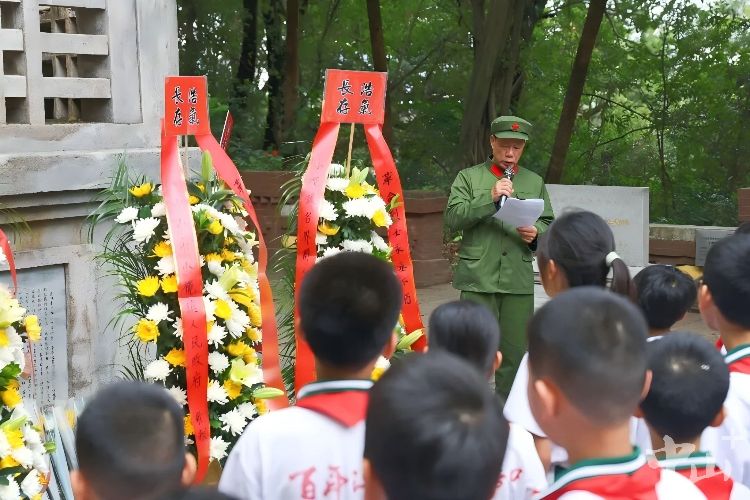 云端獻(xiàn)花、主題宣講……中山開展形式多樣的清明祭英烈活動(dòng)